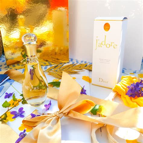 dior j'adore brume precieuse pour le corps|L'Or de J'adore : essence de parfum notes florales et intenses.